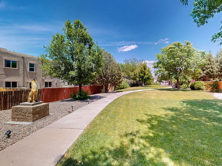 243 Glenridge Park Ln NE — Photo 3