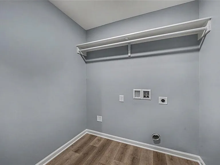 411 Hardy Ave SW — Photo 23