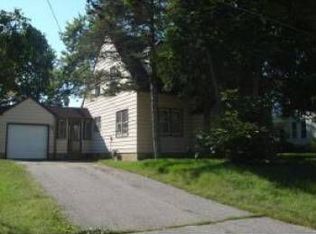 375 N Main St, Iola, WI 54945