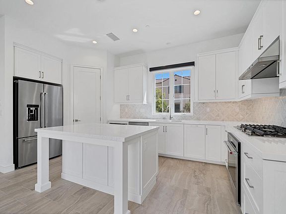 5th image of 107 Lomita