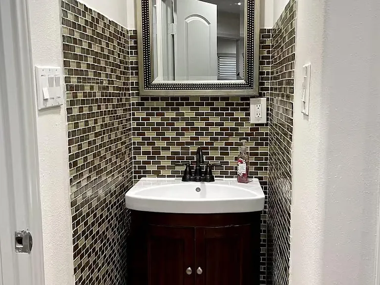 2809 Tooke St #4 — Photo 4