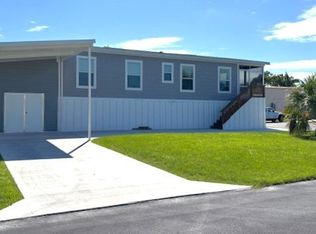 302 Shoreland Dr, Fort Myers, FL 33905