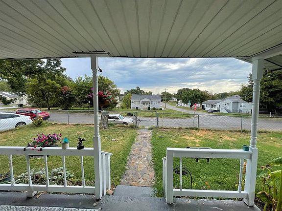 5th image of 1000 N Wilson Ave