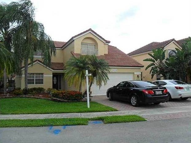 1st image of 2904 Oak Park Cir