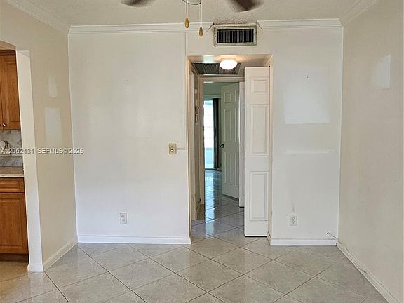 3rd image of 559 Mansfield N #559