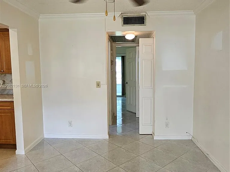 559 Mansfield N #559 — Photo 3