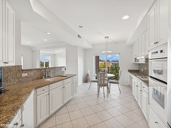 4th image of 405 Village Grn Unit 404