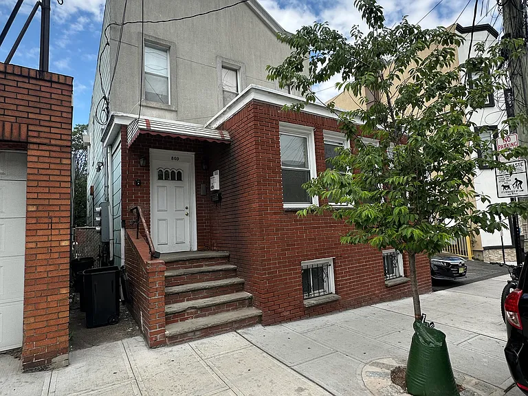 13th St — Photo 18