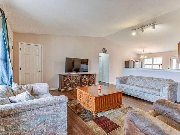 3rd image of 43 Indian Cove Cir