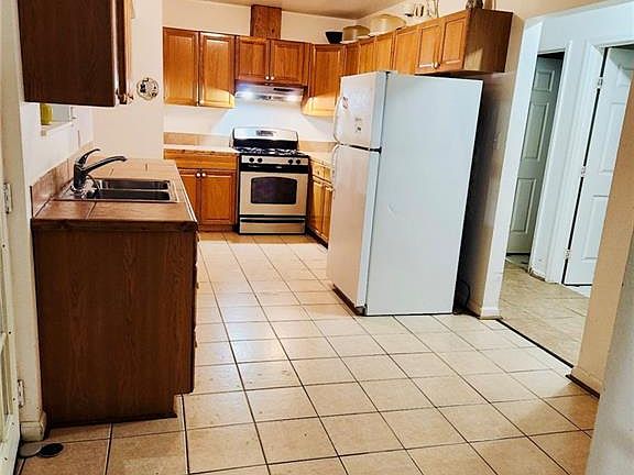 3rd image of 4556 Chantilly Dr