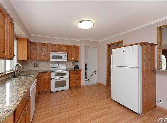 4th image of 55 Highland St E