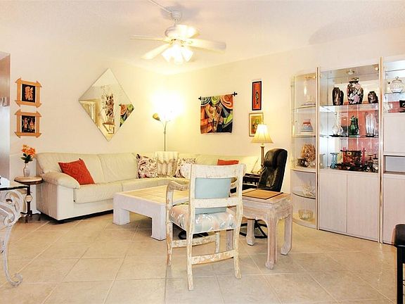 4th image of 1075 Ventnor P #1075