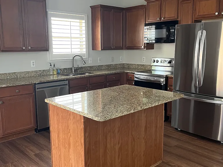 kitchen almost new appliances