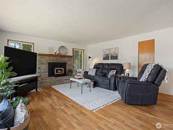 3rd image of 14839 4th Avenue S