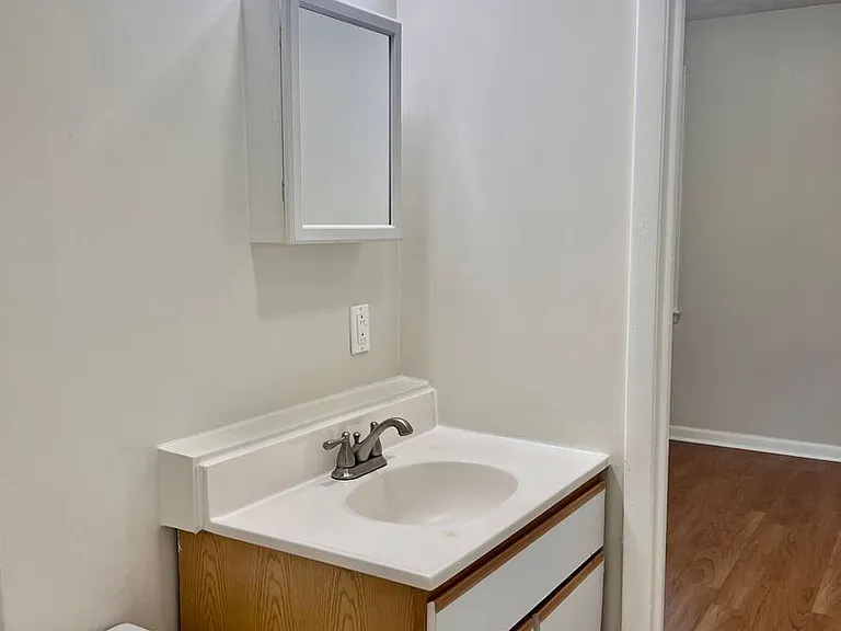 1208 Chester Ave — Photo 9