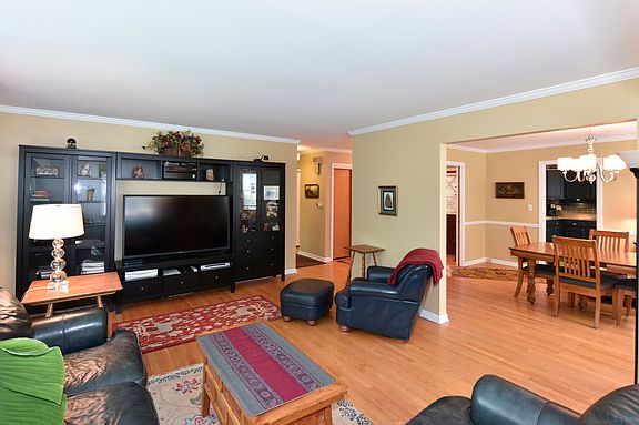4th image of 748 Rockland Ave