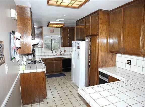 3rd image of 7407 Lasaine Ave
