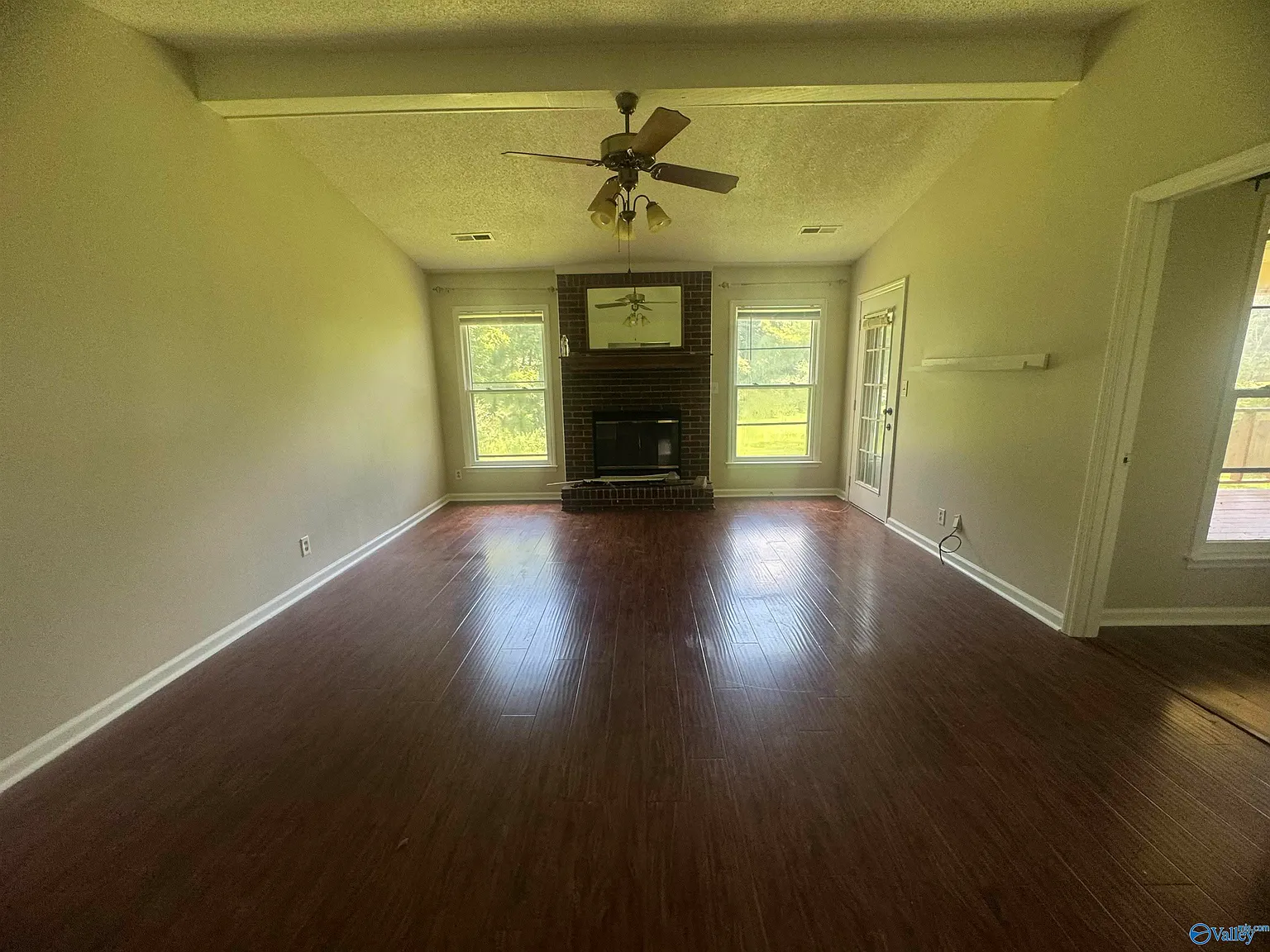 4 bed, 2.0 bath, 1600 sqft, $1,790 — Photo 4