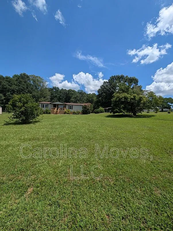 3 bed, 2.0 bath, 1568 sqft, $1,650 — Photo 2