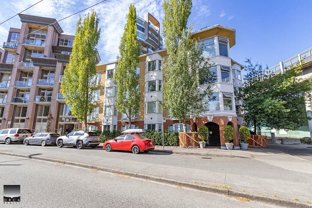 1562 W 15th Ave #302, Vancouver, BC V6R 2Y8 | Zillow