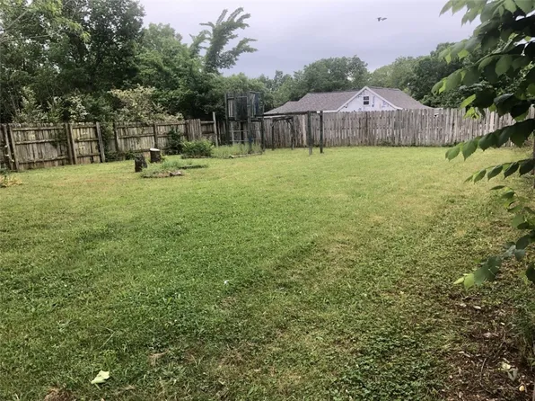 691 E McClinton St #1, Fayetteville, AR 72701