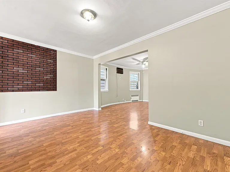 129 W 28th St #1 — Photo 4
