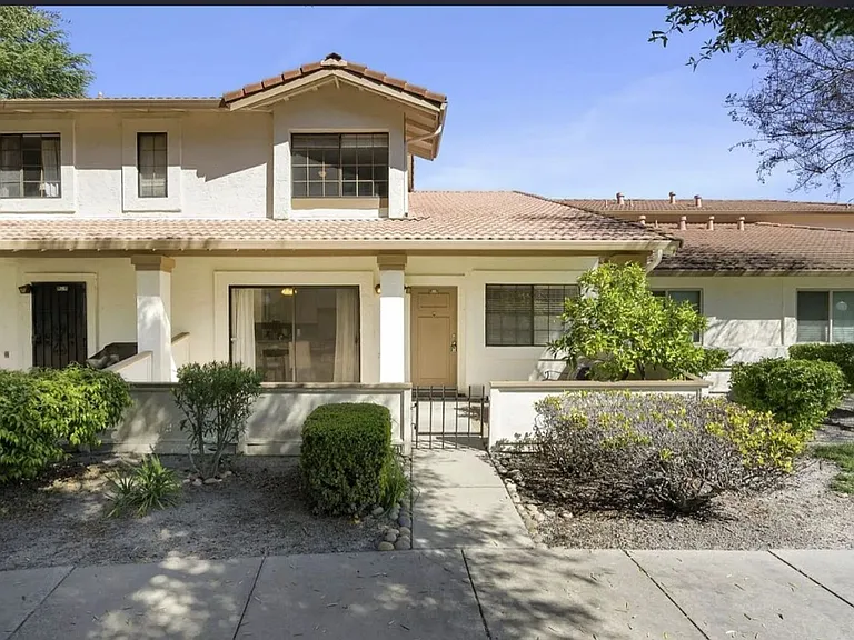 414 Colony Crest Dr — Photo 1