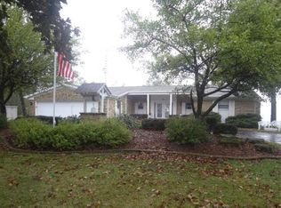 9885 Military Rd, Dubuque, IA 52003