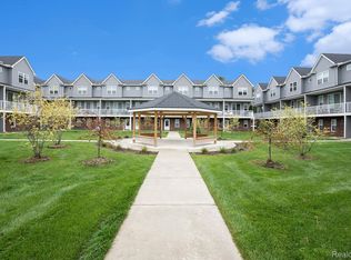 3949 Trailwaycommons Cir, Auburn Hills, MI 48326