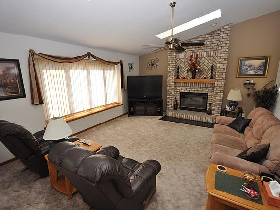 3rd image of 519 Braatz Dr