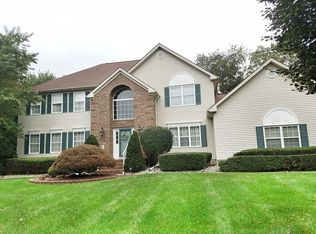 28 Cottage Place Dr, Robbinsville, NJ 08691