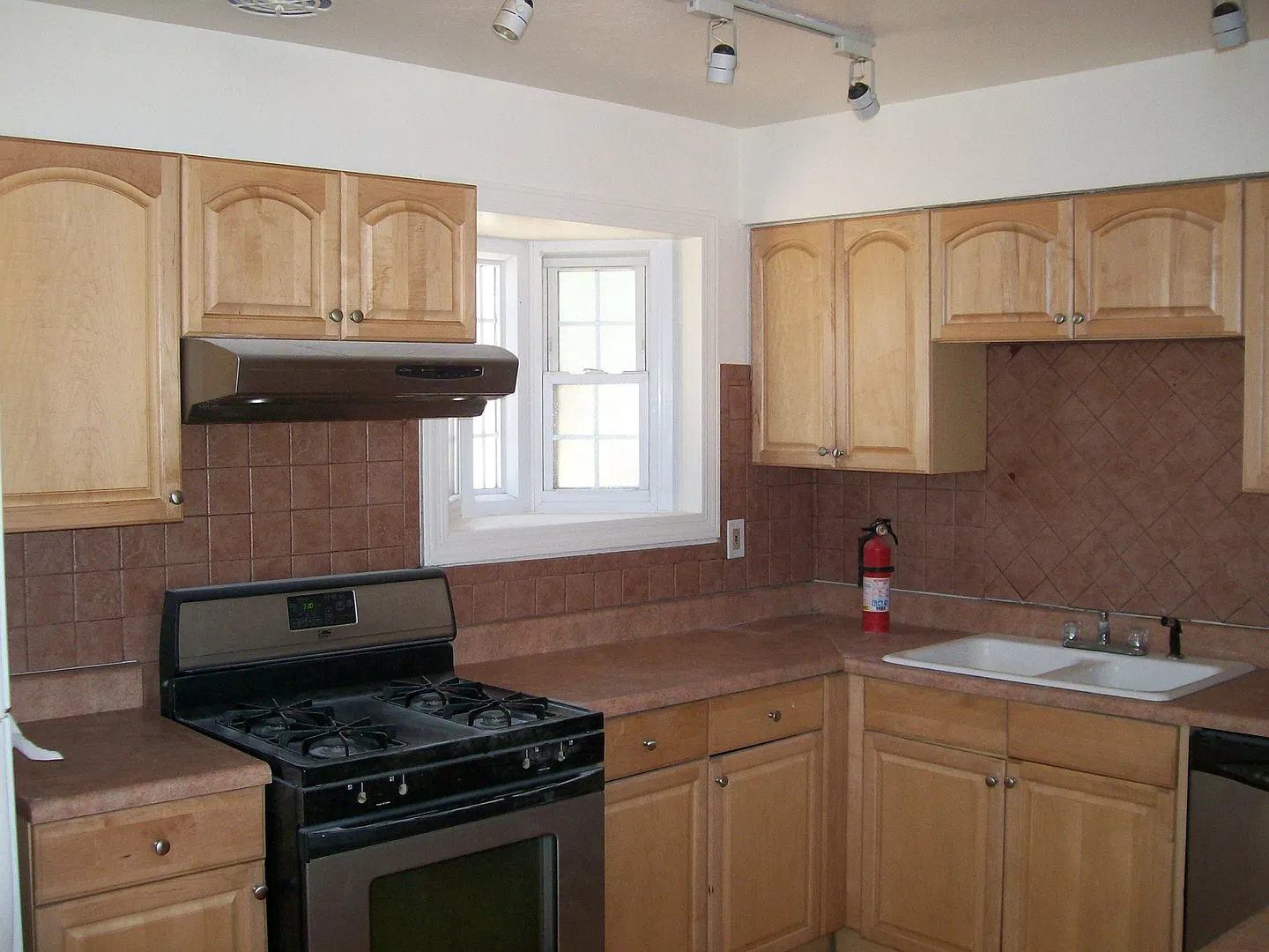 Winslow Home With Bonus Room — Photo 3