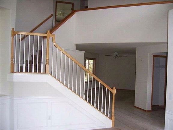 4th image of 2925 45th St NE