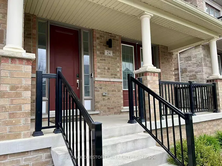 24 Pennine Dr — Photo 2