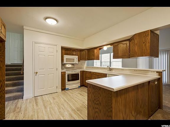 5th image of 544 W Echo Dr