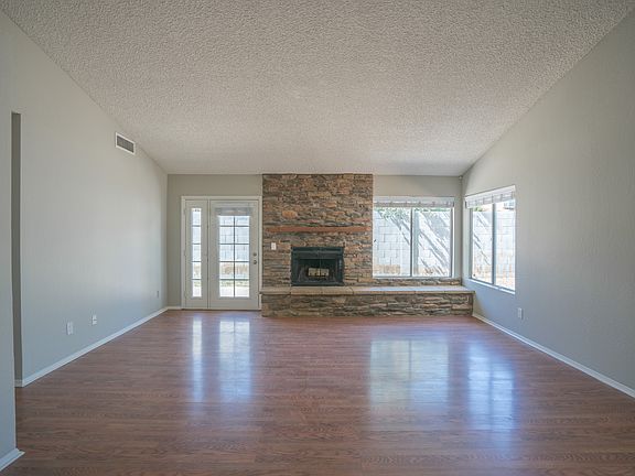 3rd image of 406 W Rockwood Dr
