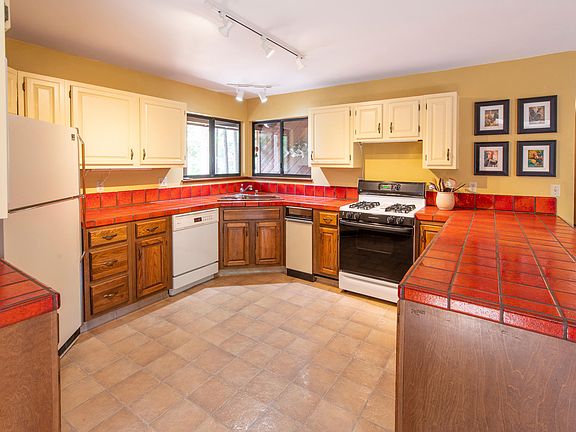 5th image of 17351 Redwood Springs Dr