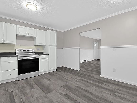 3rd image of 2624 Fairwood Ave