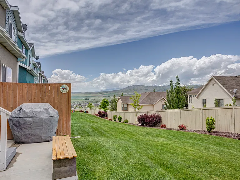 4253 N Cresthaven Ln — Photo 21