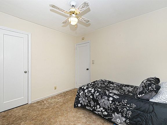 3rd image of 226 Lexington Ave