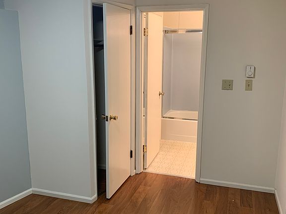 3rd image of 4735 Ravenna Ave NE APT 4