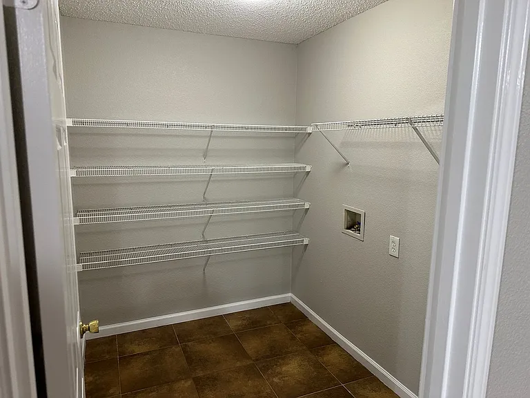 9328 Goldenview Dr — Photo 7