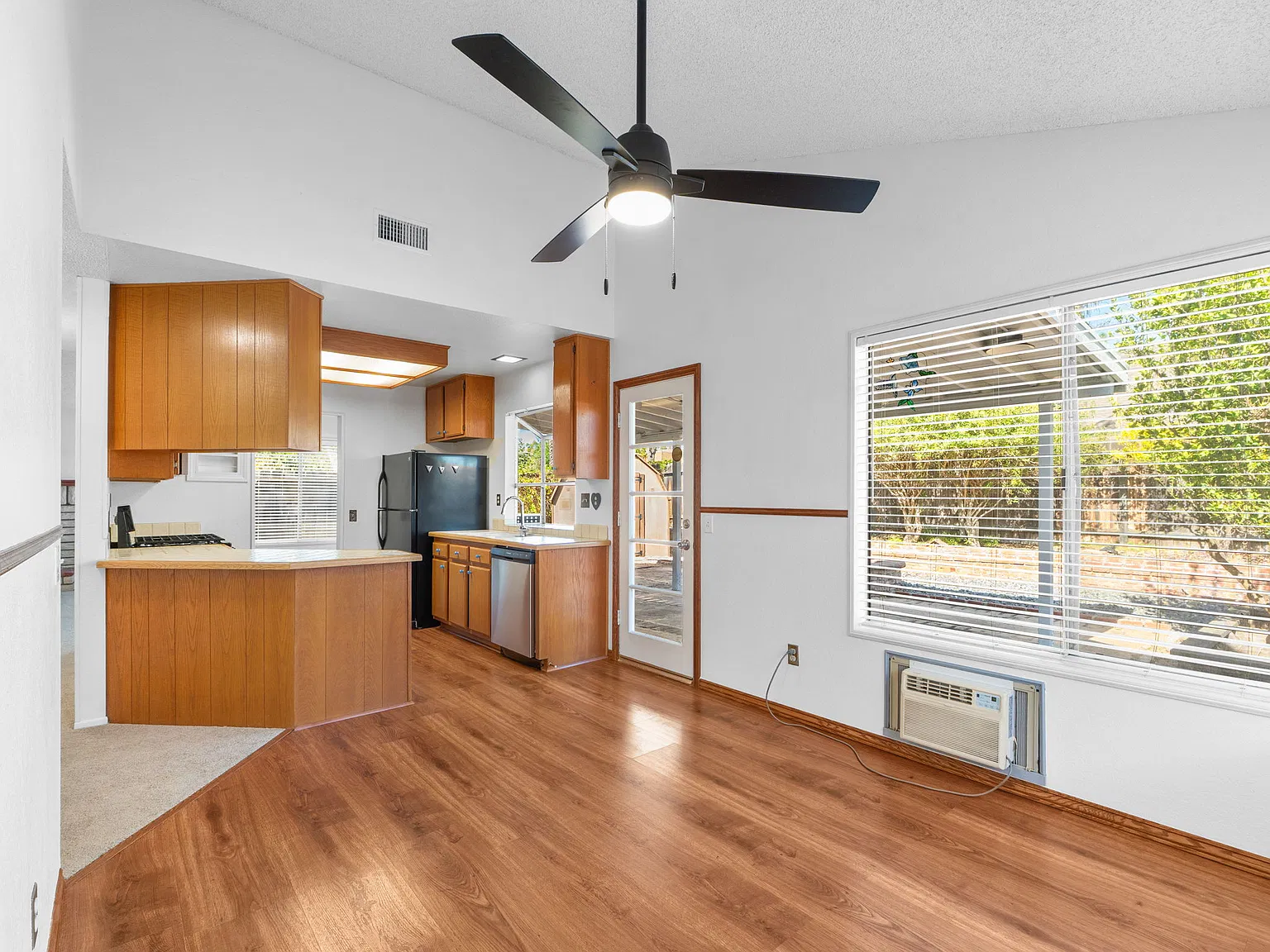 3 bed, 1208 sqft, $3,499 — Photo 2