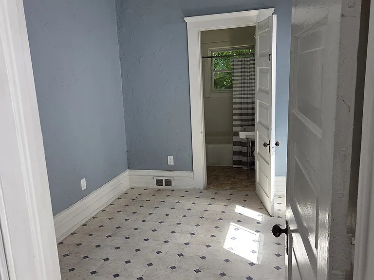 524 N Walnut St #1 — Photo 11