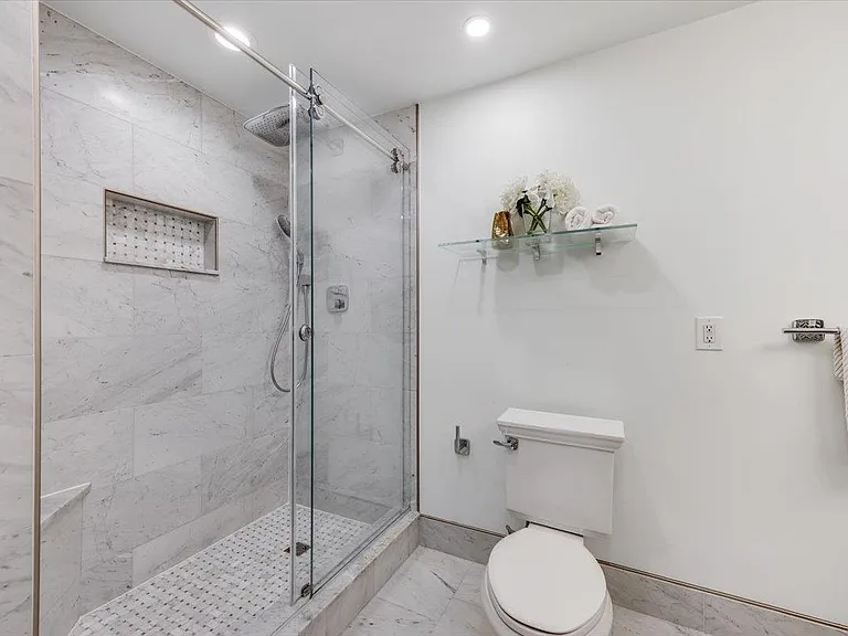 1100 Clinton St #101 — Photo 29