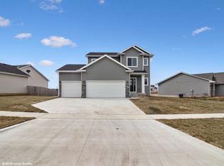1304 Evans View Dr, Adel, IA 50003
