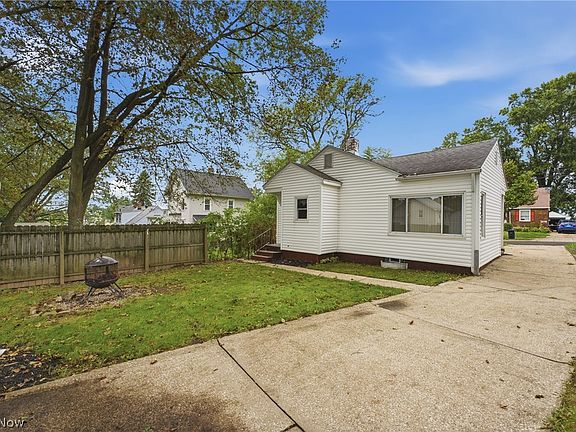 5th image of 782 Saxon Ave