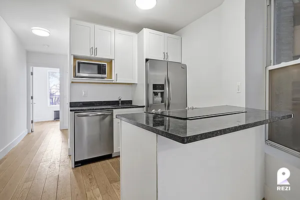 Rented by REZI | media 12