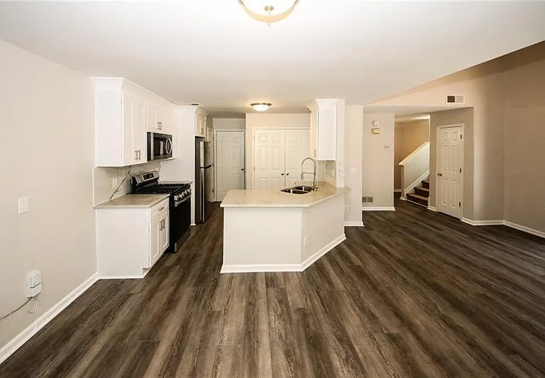121 Stoneforest Dr — Photo 13