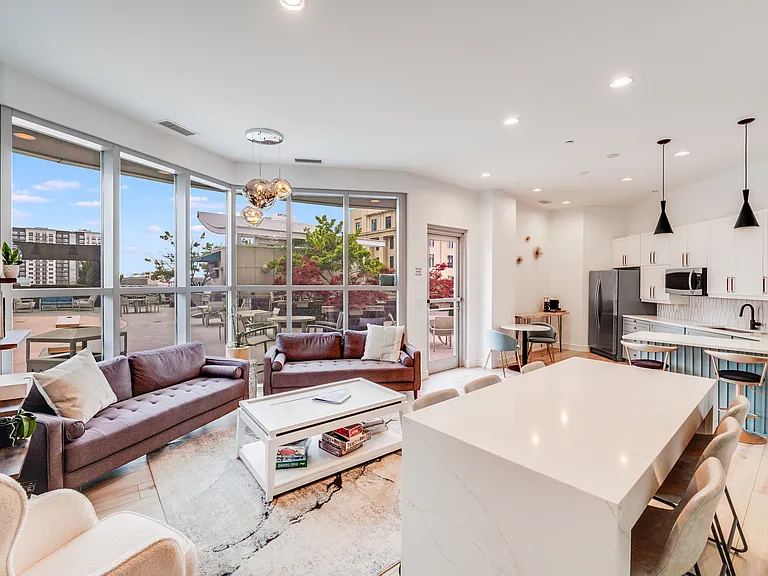 333 W Trade St #708 — Photo 38